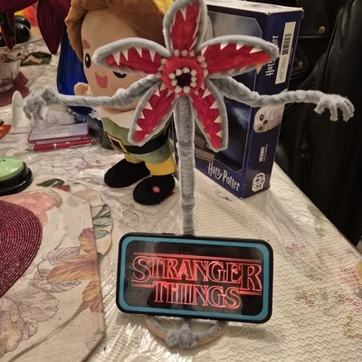 Stranger Things, Soporte para Teléfono Demogorgon, Exhibición Hecha a Mano 1 de 1 Foto 1 de 4
