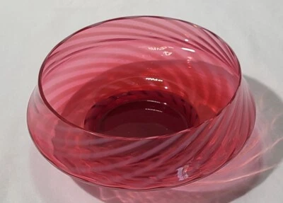 复古蔓越莓 Opalescent漩涡碗模具吹制 — 第 1/4 张图片