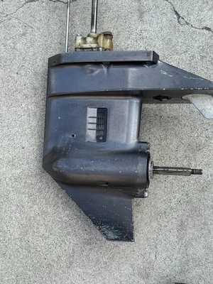 Unidad inferior Mercury 25 30 HP Tohatsu Nissan 4 tiempos 20" LIMPIO 2010+ caja de cambios Foto 1 de 4