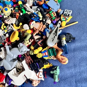 HUGE 1.5 Pound genuine LEGO Minifigure Lot StarWars IndianaJones and more themes - Picture 1 of 7