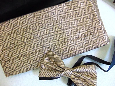 JUEGO DE FAJA Y CORBATA DORADA CON TEJIDO NEGRO RECTÁNGULOS de BRACCI UOMO nuevo Foto 1 de 4