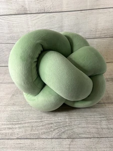 🥥 Almohada con nudo en forma de Room Essentials verde claro🆕 - Imagen 1 de 1