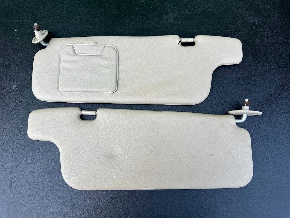2000-2005 Toyota Echo Driver & Passenger Side Sun Visor Set Pair Tan Beige Vinyl Foto 1 de 4