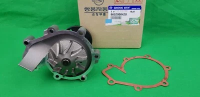 GENUINO SSANGYONG REXTON 2.7 L TD BOMBA DE AGUA COJINETE CARCASA CONJUNTO + JUEGO DE JUNTAS Foto 1 de 3
