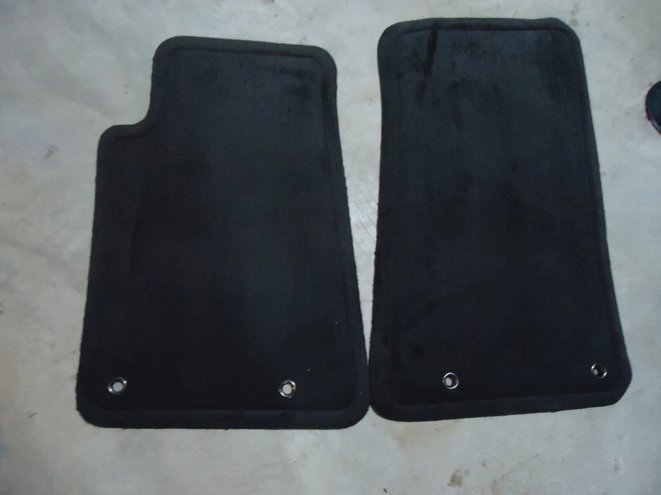 Alfombrilla delantera izquierda/derecha Chevrolet Camaro OEM '10-'15 #9223419 #20976422 Foto 1 de 1