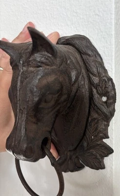 Antiguo poste de enganche de cabeza de caballo de hierro fundido Foto 1 de 4