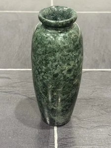 Vintage Rich Green Serpentine Stone Carved Vase 7” Mid Century Heavy - Picture 1 of 6