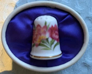 November Flower Carnation Queen’s China Thimble - Picture 1 of 4