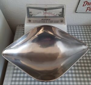 VINTAGE RETRO  WHITE AVERY SWEET SHOP WEIGHING SCALES WITH CHROME BASKET