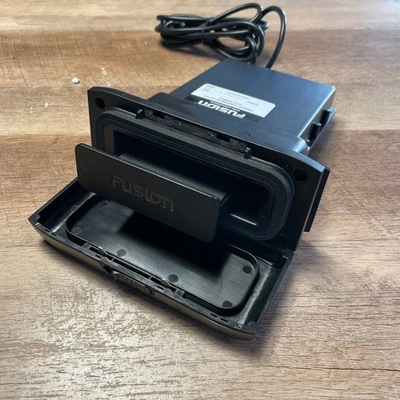 Fusion Marine MS-UNIDOCK barca protezione elettronica cellulare smartphone stazione di ricarica - Immagine 1 di 3