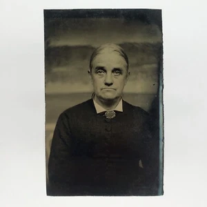 Old Woman Wearing Brooch Tintype c1870 Antique 1/6 Plate Elderly Lady Photo H661 - Picture 1 of 2