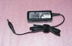 Toshiba Satellite C660 C660D Notebook Netzteil PA3822E-1ACA / 19V - 2,37A - Bild 1 von 2