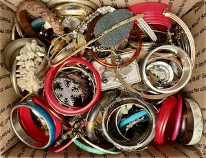 HUGE Jewelry Wearable & Scrap Craft Lot 11.5+ Lbs Broken Junk Tangled Repurpose - Picture 1 of 8