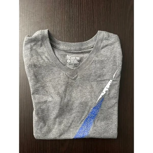 Youth Nike Girls Legend Swoosh Graphic T-Shirt Sz Medium NWT - Picture 1 of 4