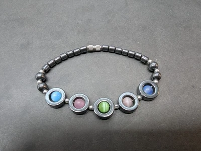 Pulseira anel hematita cinza miçangas trava parafuso 7 polegadas com 5 contas esféricas multicoloridas - Imagem 1 de 3
