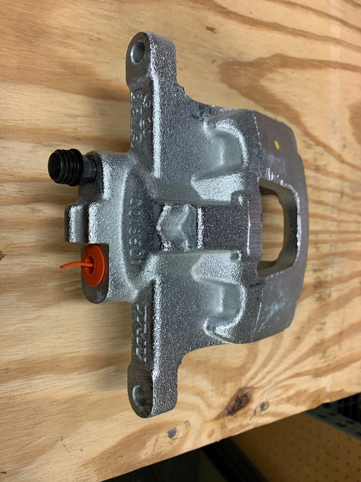 2007-2018 Jeep Wrangler JK Disc Brake Caliper Right Rear  Mopar 68003778AA - Image 1 of 4