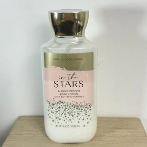Loción corporal para humedad sellada Bath & Body Works IN THE STARS 24 horas manteca de karité 8 oz - Imagen 1 de 5