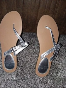 Ladies Simply Vera Vera Wang slip on sandals, size M 7/8 , silver straps - Picture 1 of 4