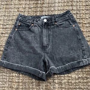 Garage Denim Shorts Juniors 5/27 80s Mom Jeans Black Light Wash Cuffed High Rise - Picture 1 of 6