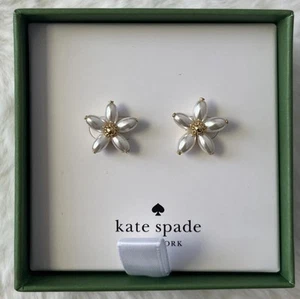 New kate spade fresh squeeze faux pearl flower stud earrings - Picture 1 of 4