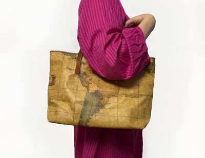 Mapa de bolsa de couro clássica Alviero Martini Tilasse - Imagem 1 de 4