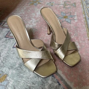 Veronica Beard Alsea Crisscross Metallic Sandal Size 8.5 Gold Slip On Pump $350 - Picture 1 of 12