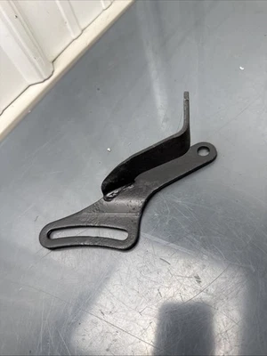 84-95 Toyota Pickup 4runner 22r 22re Upper Alternator Mounting Bracket - Image 1 of 3