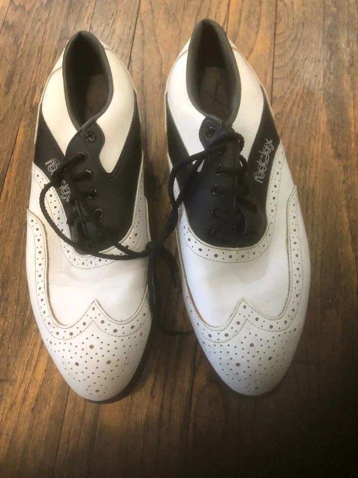 Zapatos de golf FootJoy Contour, talla 9M - negros sobre blancos Foto 1 de 4