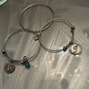 3 LOT Bella Ryann Silver Plate Expandable Bracelet with Initial “T”Charm - Picture 1 of 2