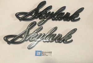67 SKYLARK CUARTO PANEL EMBLEMAS NUEVO PAR 1967 - Imagen 1 de 2