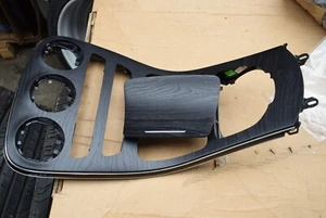 Original Mercedes W205 C Klasse Esche Schwarz Holz Abdeckung Mittelkonsole - Picture 1 of 5