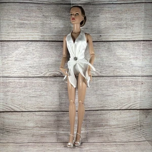 2001 Tonner 16” Sydney Doll Tyler Wentworth Collection traje de baño blanco cuello en V - Imagen 1 de 11