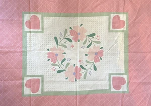 PANEL DE TELA VINTAGE 28x44 pulgadas, corona floral, corazones rosas y verdes, flores - Imagen 1 de 7