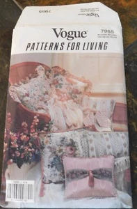 NEW UNCUT VINTAGE VOGUE 7955 Patterns for Living PILLOWS SEWING PATTERN - Picture 1 of 2