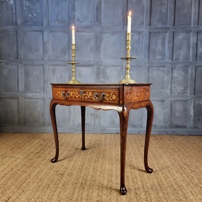 Una magnífica mesa de centro de marquetería del siglo XVIII. Foto 1 de 4