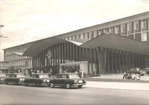 Bochum Hauptbahnhof Autos  s/w - Picture 1 of 2