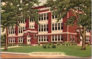 Postal de lino Clinton, Missouri de la década de 1940 Clinton High School vista del edificio/sin usar - Imagen 1 de 2