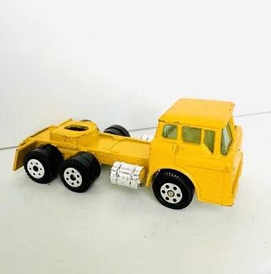 VINTAGE 1970'S YATMING SEMI CAB 1:64 DIECAST 2 5/8" TRUCK MADE HONG KONG YELLOW - Image 1 of 4