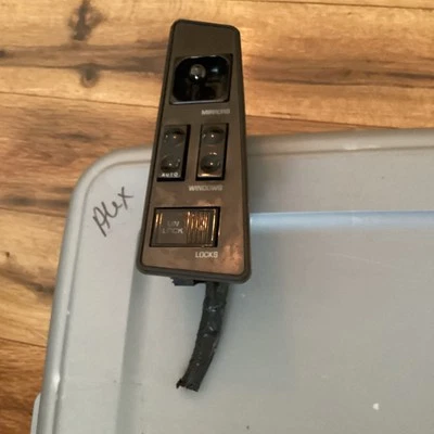 OEM 1988-1993 Oldsmobile Cutlass Supreme 2 Door DRIVER LEFT Window Switches - Image 1 of 3