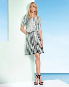 ST. JOHN Collection neuwertiges kurzärmliges Strickkleid schwarz Strukturgitter Fit Flare 6 - Bild 1 von 14