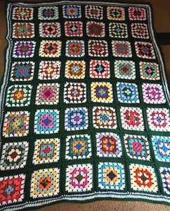 NUOVO FATTO A MANO VERDE CACCIATORE MULTICOLORE QUADRATI NONNA AFGHANA (lotto #150) - Foto 1 di 2