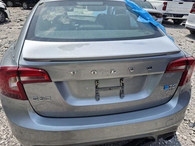 2015 VOLVO S60 Trunk Lid with Spoiler - Used, Local Pick Up Only, 102k Miles Foto 1 de 4