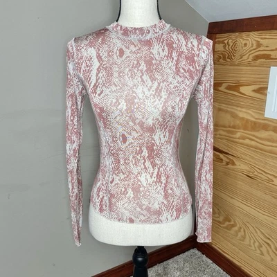 Camiseta Top Intimately Free People Piel de Serpiente Manga Larga Pequeña S Rosa Gris Fina Foto 1 de 4