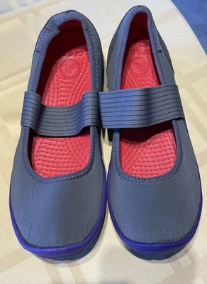 Эластичные спортивные туфли CROCS серые с фиолетовой подошвой *женские 8 - Изображение 1 из 4
