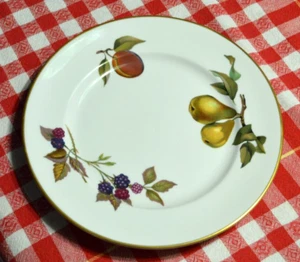 Evesham Gold Salad Plate by Royal Worcester, England - Picture 1 of 3