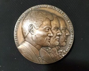 2000 AMERICA'S MILLENNIUM MEDALLION 2-3/4" BRONZE 6,6OZ CLINTON MCKINLEY ADAMS - Bild 1 von 3