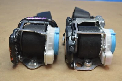 Mercedes Benz CLA45 AMG 2014 W117 par delantero izquierdo y derecho cinturón de seguridad negro 2 Foto 1 de 4