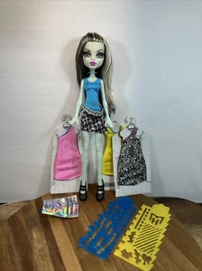 Frankie Stein DESIGNER BOOO-TIQUE Monster High Doll NRFB NEW 2015 Mattel 26B - Picture 1 of 18