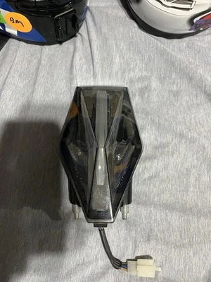 Luz trasera KTM RC390 2023 OEM Foto 1 de 3