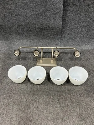 Tocador de cuatro luces en níquel satinado QUORUM 5059-4-65 Enclave 26-1/2" * Foto 1 de 4